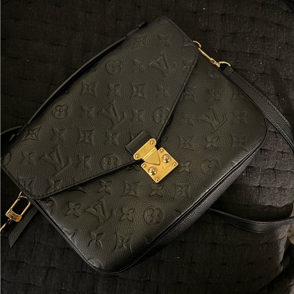 Selling my Louis Vuitton bag made in USA